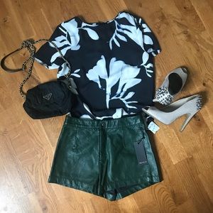 💚🖤FAUX LEATHER SHORTS🖤💚